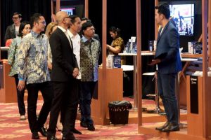 kominfo-plate-jokowi-indonesia-digital-economy-summit-2020-1
