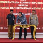 Dari-Korupsi-untuk-Kepentingan-Publik---KPK-Serahkan-Aset-Rampasan-Total-Rp4,2-M-ke-KPU-Polri-image_large